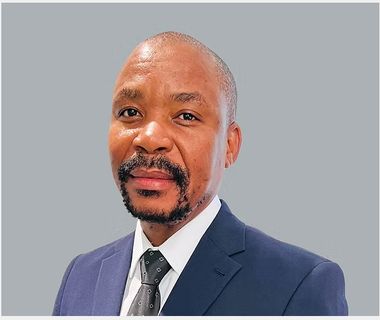 Mr Khumoetsile Dikupa